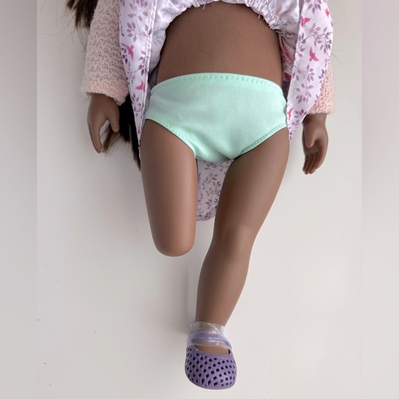 18โ Our Generation - Suzee With Amputated Leg (Stand included) - Picture 7 of 11